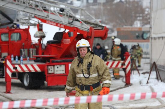 Пожар на складе автозапчастей в Красноярске