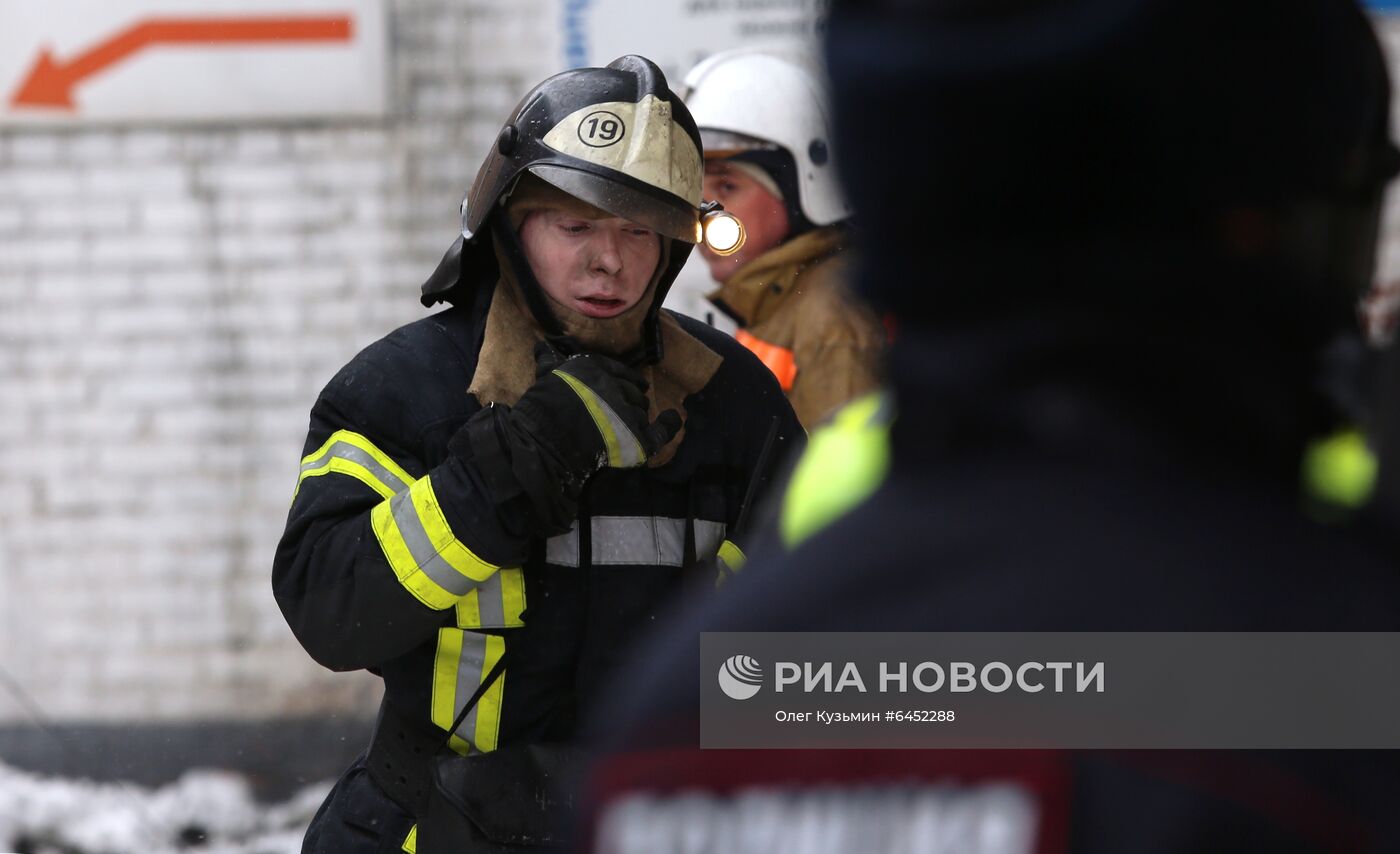 Пожар на складе автозапчастей в Красноярске