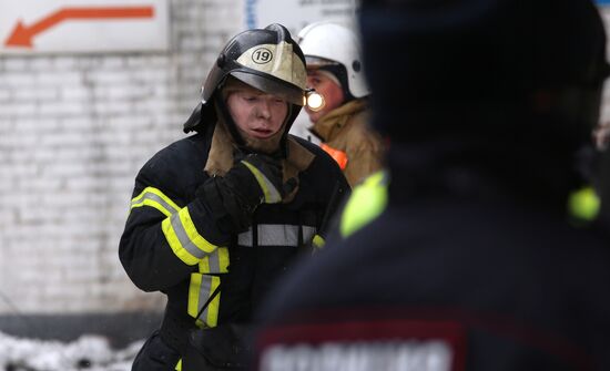 Пожар на складе автозапчастей в Красноярске