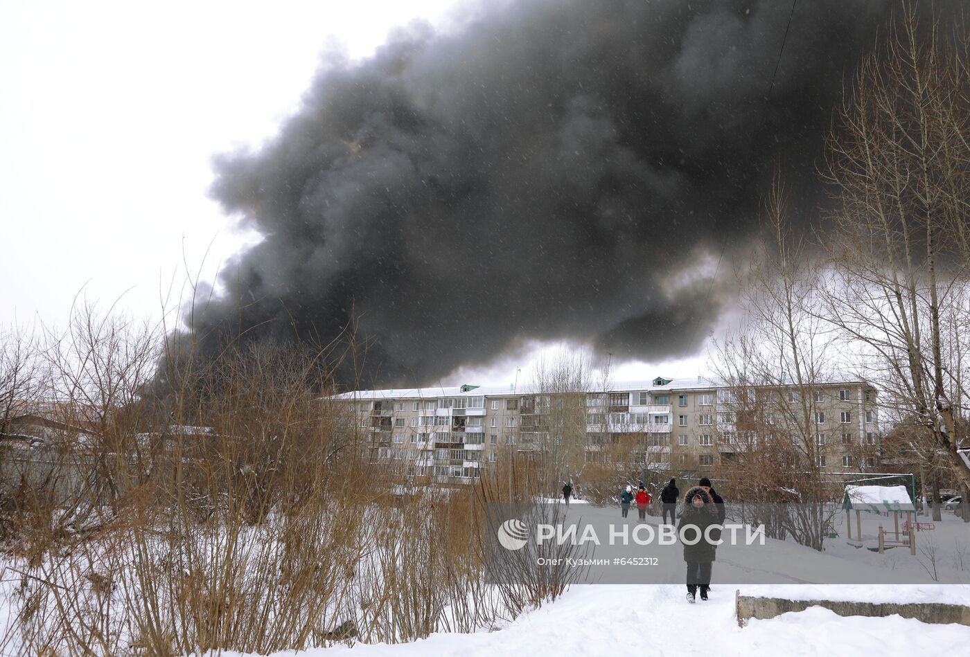 Пожар на складе автозапчастей в Красноярске