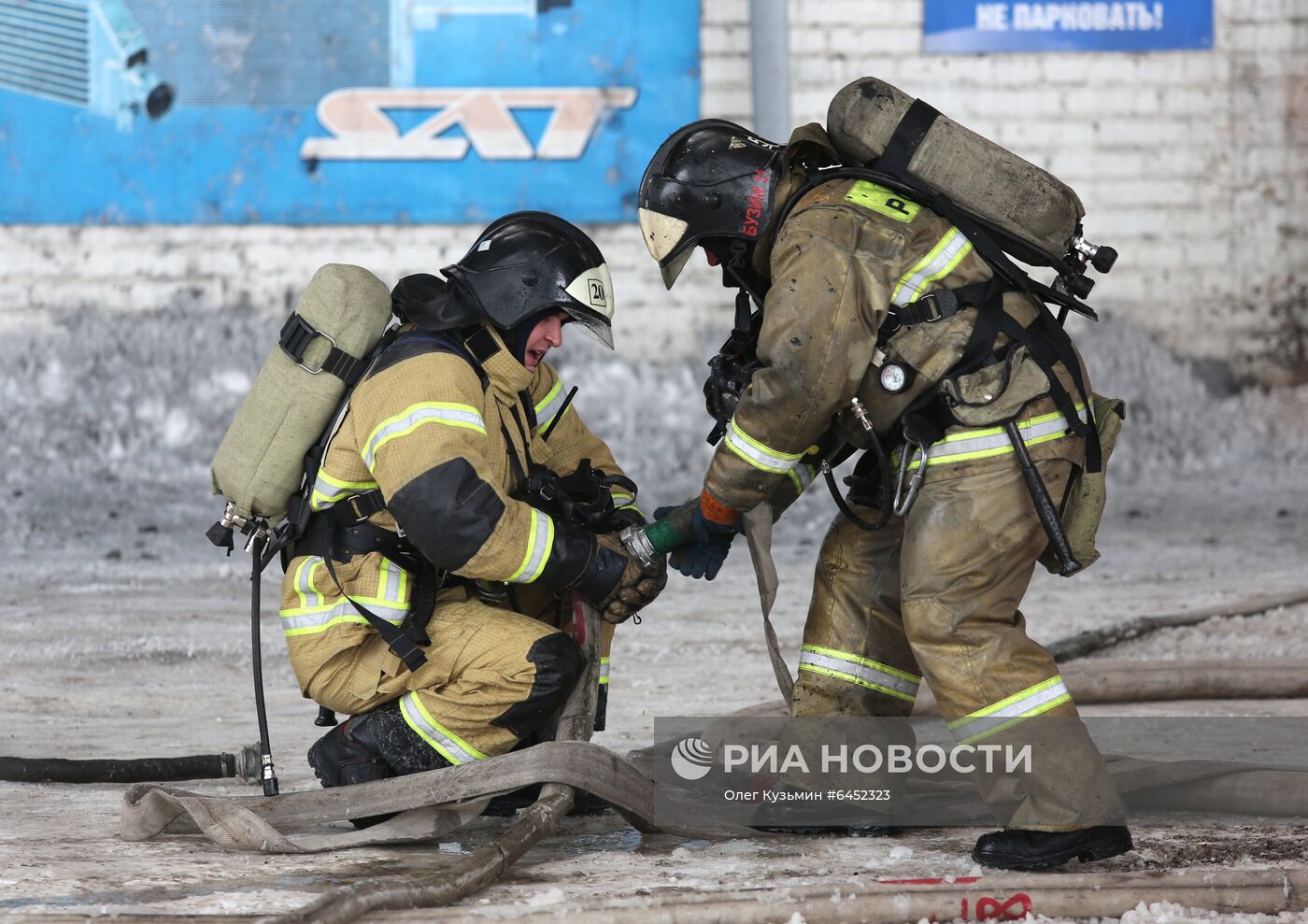 Пожар на складе автозапчастей в Красноярске