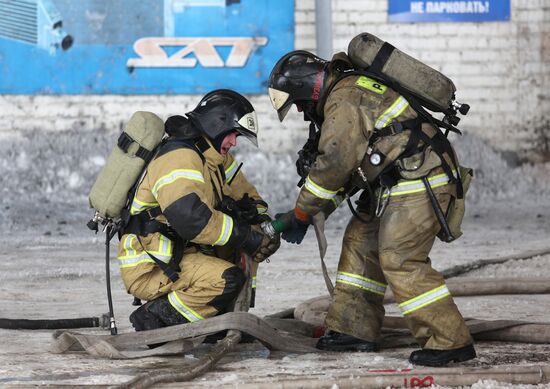 Пожар на складе автозапчастей в Красноярске