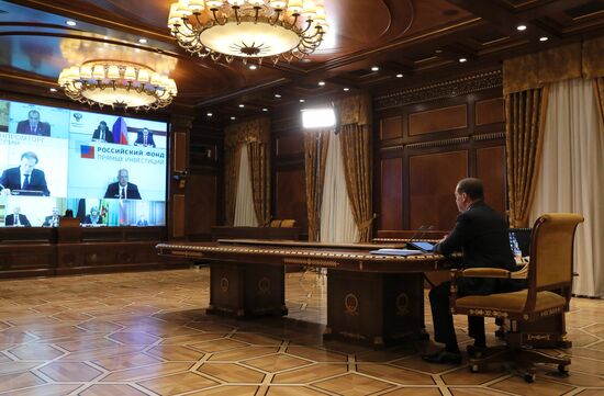 Зампред Совбеза РФ Д. Медведев провел совещание о производстве и внедрении новых вакцин от коронавируса
