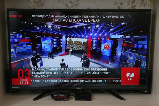 На Украине введены санкции против трех телеканалов