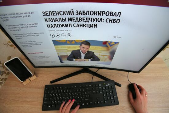 На Украине введены санкции против трех телеканалов