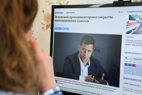На Украине введены санкции против трех телеканалов