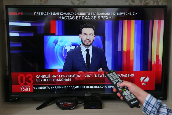 На Украине введены санкции против трех телеканалов