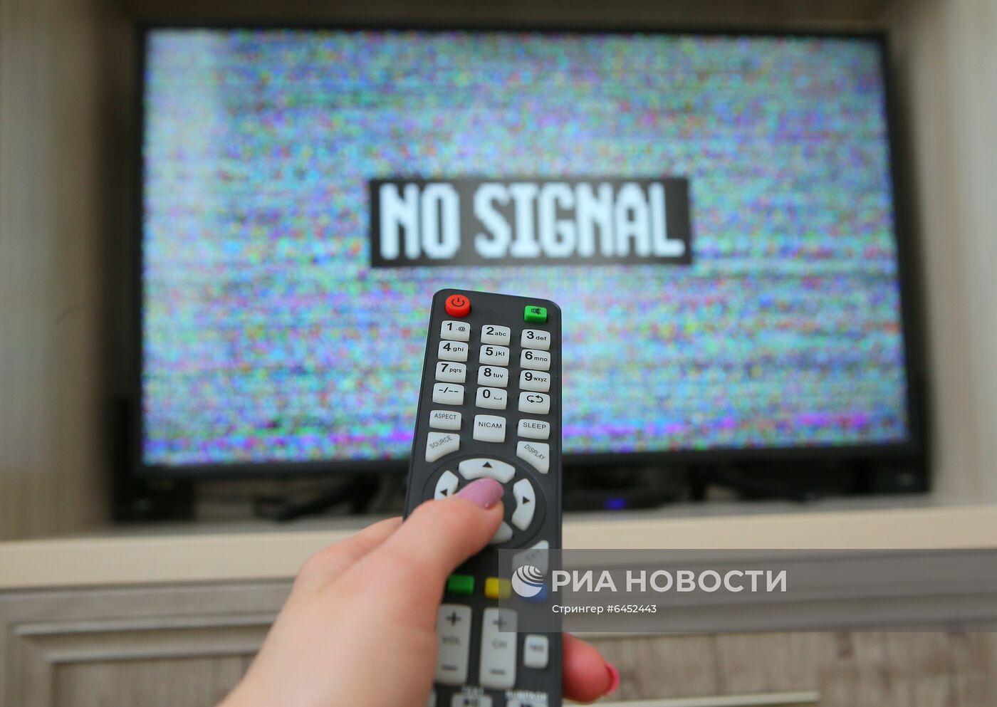 На Украине введены санкции против трех телеканалов