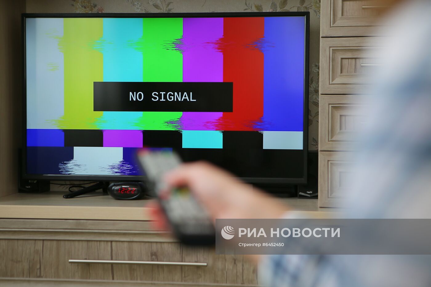 На Украине введены санкции против трех телеканалов