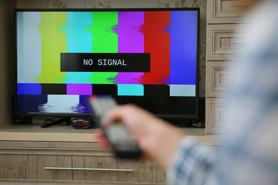 На Украине введены санкции против трех телеканалов
