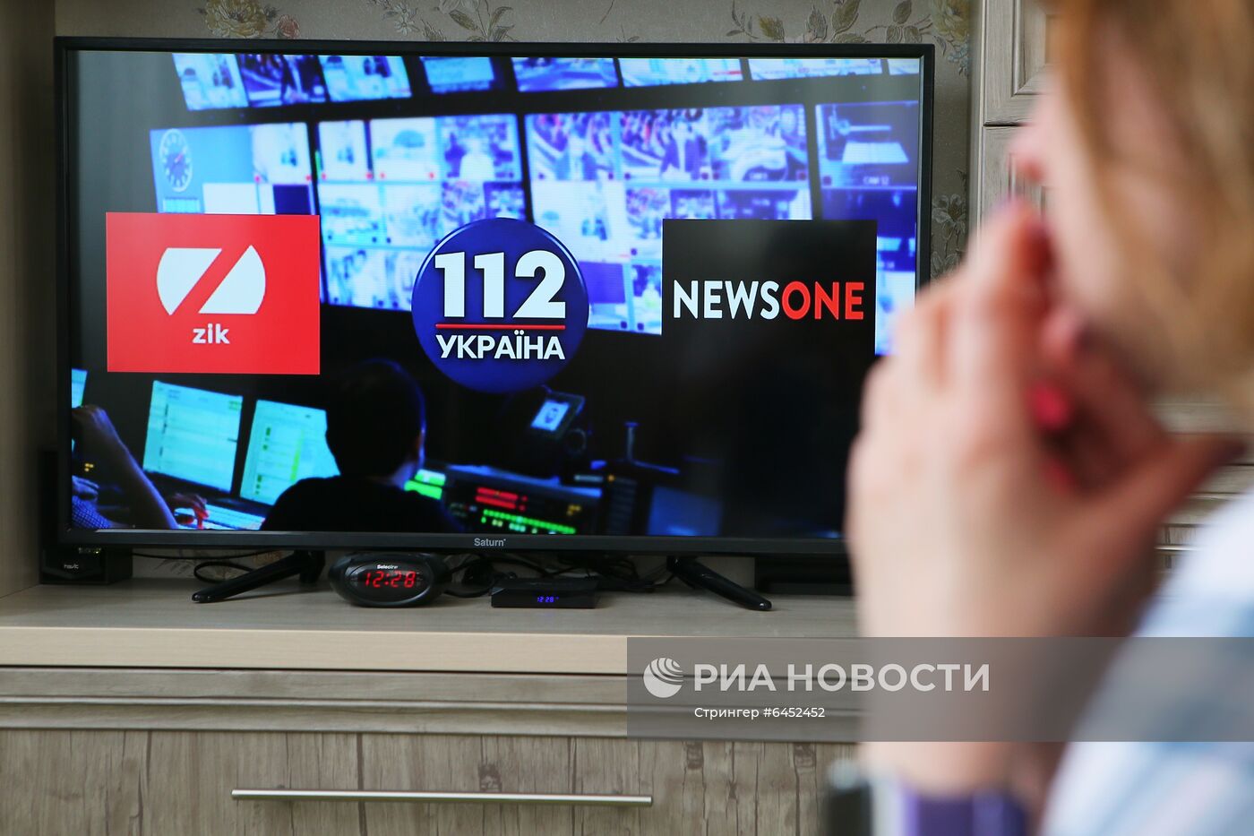 На Украине введены санкции против трех телеканалов