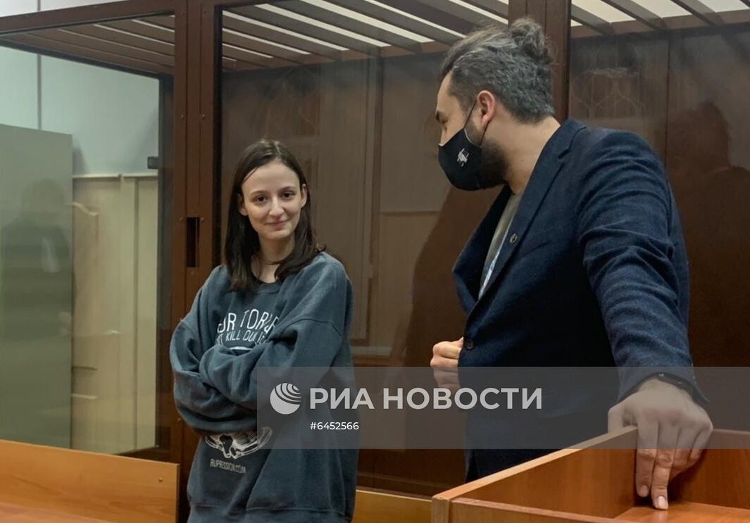 Рассмотрение ходатайства следствия об избрании меры пресечения Л. Штейн и С. Смирнову