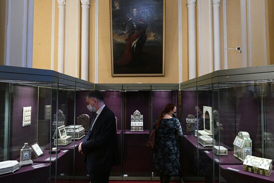 Выставка "Русская резная кость XVIII  XIX веков" в Оружейной палате