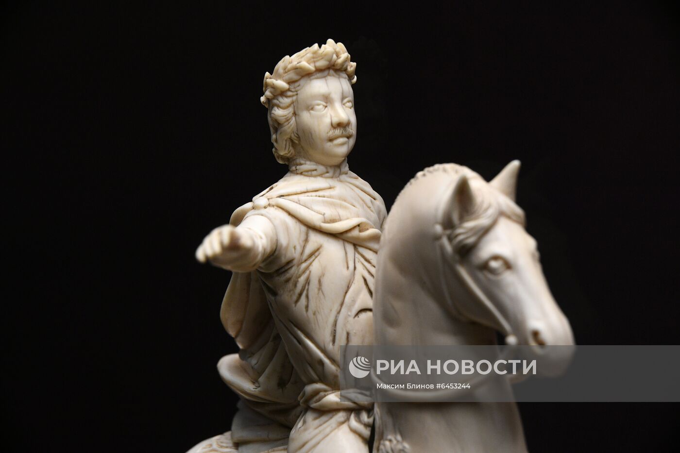 Выставка "Русская резная кость XVIII XIX веков" в Оружейной палате