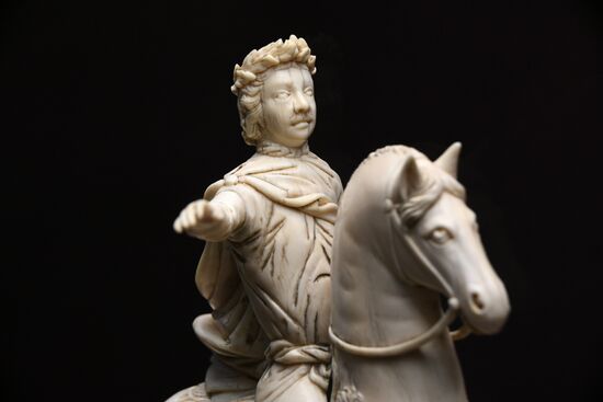 Выставка "Русская резная кость XVIII  XIX веков" в Оружейной палате