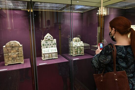 Выставка "Русская резная кость XVIII  XIX веков" в Оружейной палате