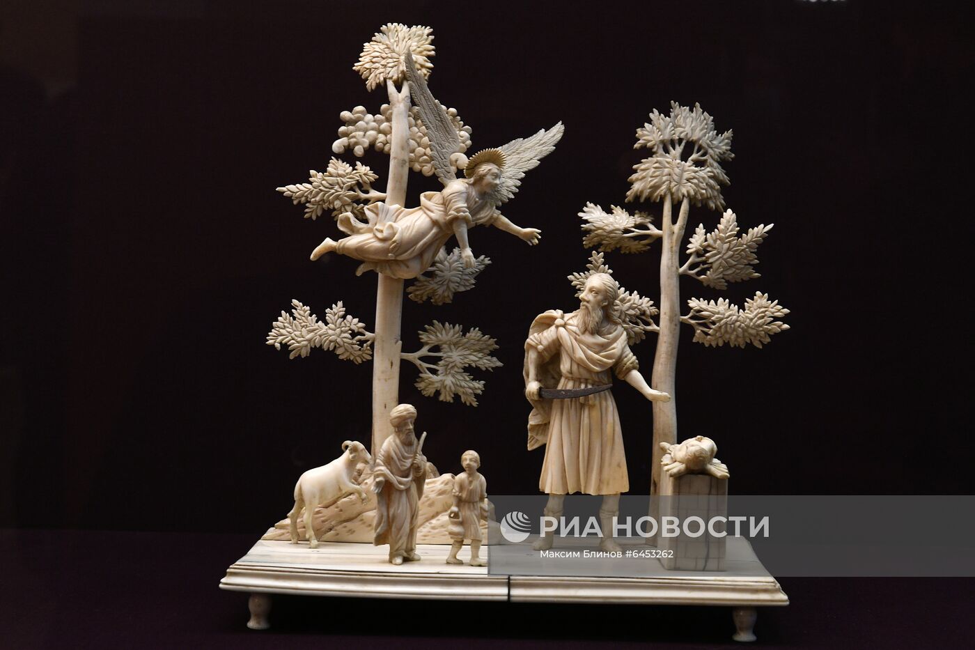 Выставка "Русская резная кость XVIII XIX веков" в Оружейной палате