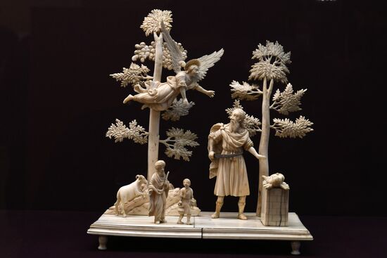 Выставка "Русская резная кость XVIII  XIX веков" в Оружейной палате