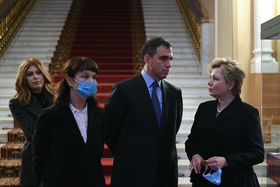 Выставка "Русская резная кость XVIII  XIX веков" в Оружейной палате