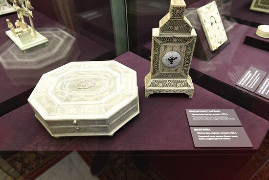 Выставка "Русская резная кость XVIII  XIX веков" в Оружейной палате