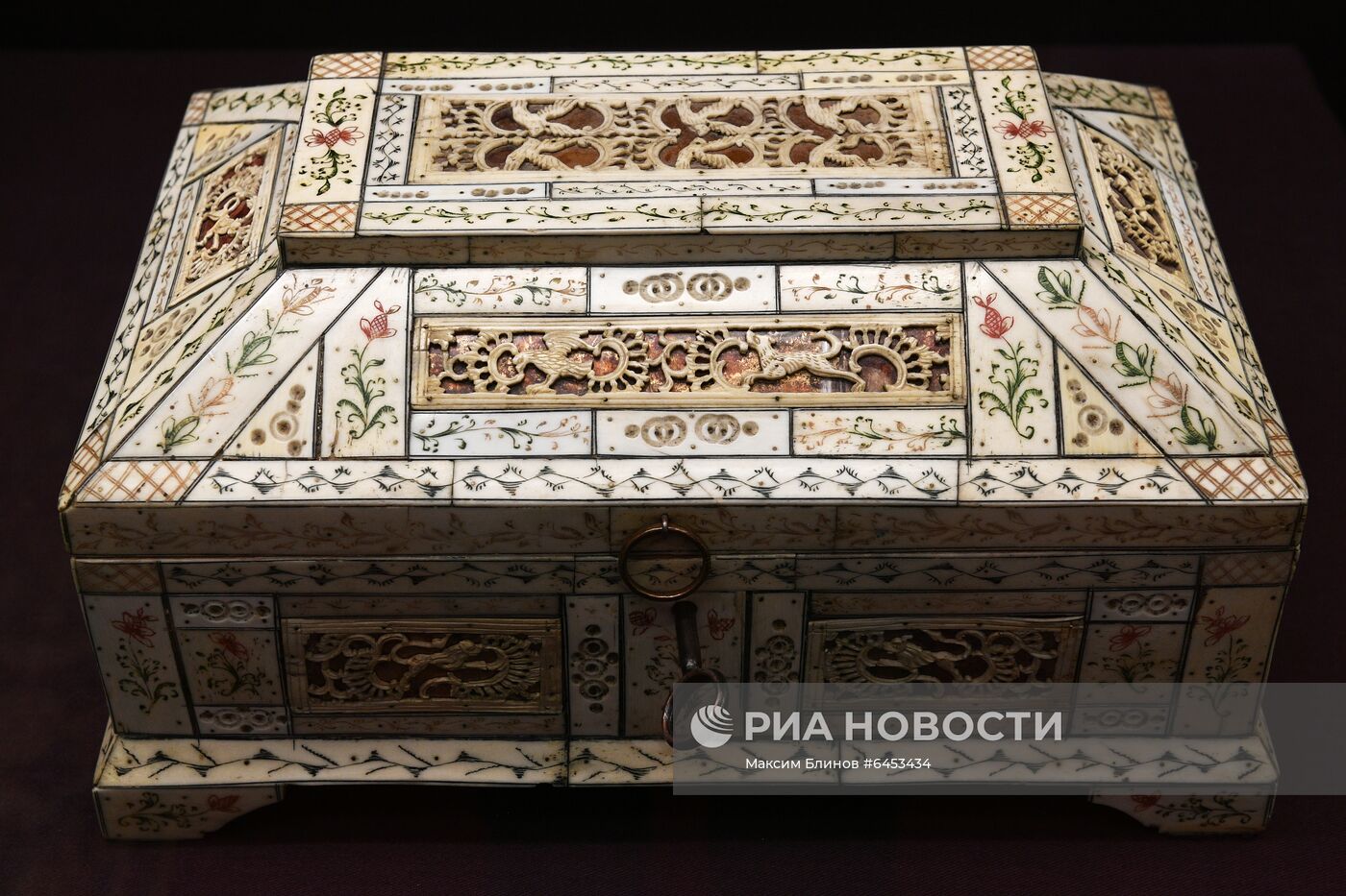 Выставка "Русская резная кость XVIII XIX веков" в Оружейной палате