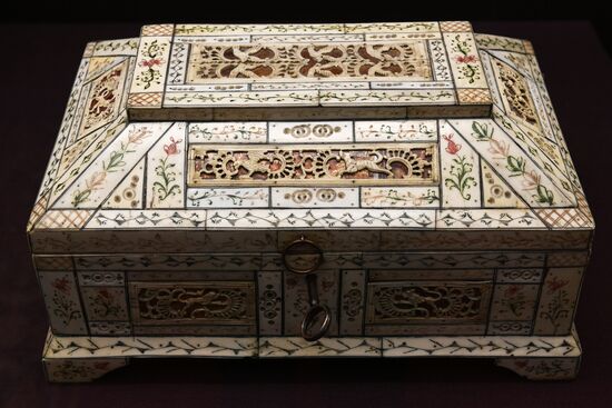 Выставка "Русская резная кость XVIII  XIX веков" в Оружейной палате