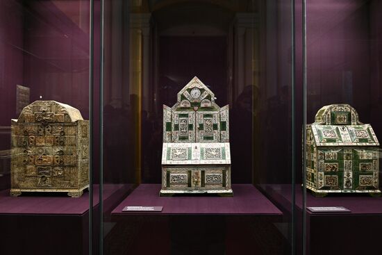 Выставка "Русская резная кость XVIII  XIX веков" в Оружейной палате