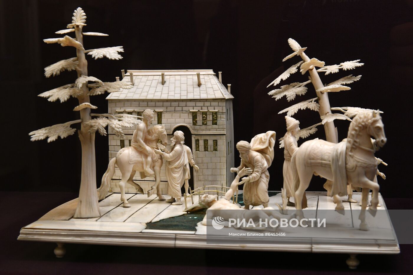 Выставка "Русская резная кость XVIII XIX веков" в Оружейной палате