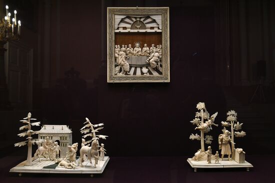 Выставка "Русская резная кость XVIII  XIX веков" в Оружейной палате