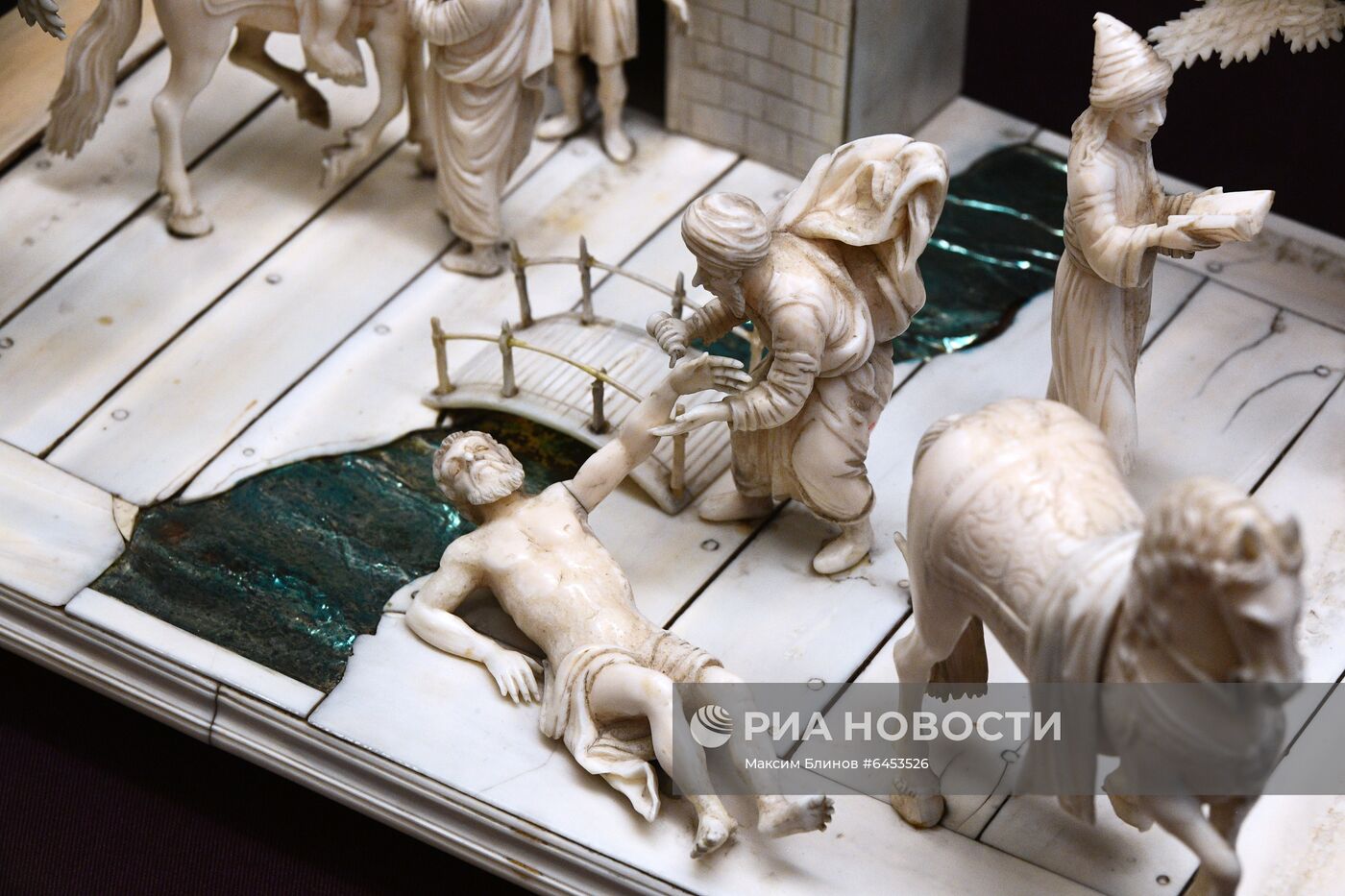 Выставка "Русская резная кость XVIII XIX веков" в Оружейной палате