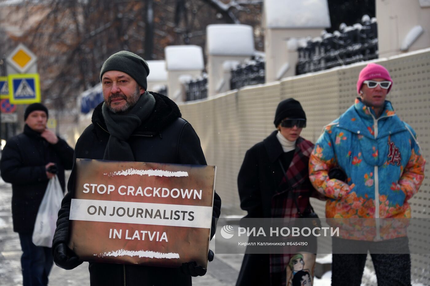 Одиночный пикет в защиту российских журналистов в Латвии