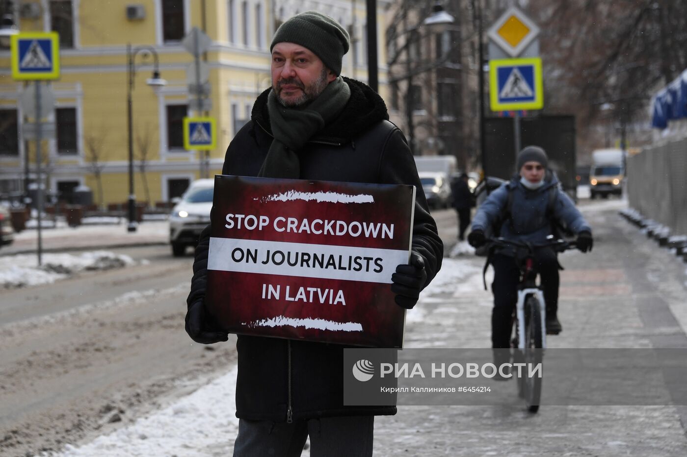 Одиночный пикет в защиту российских журналистов в Латвии