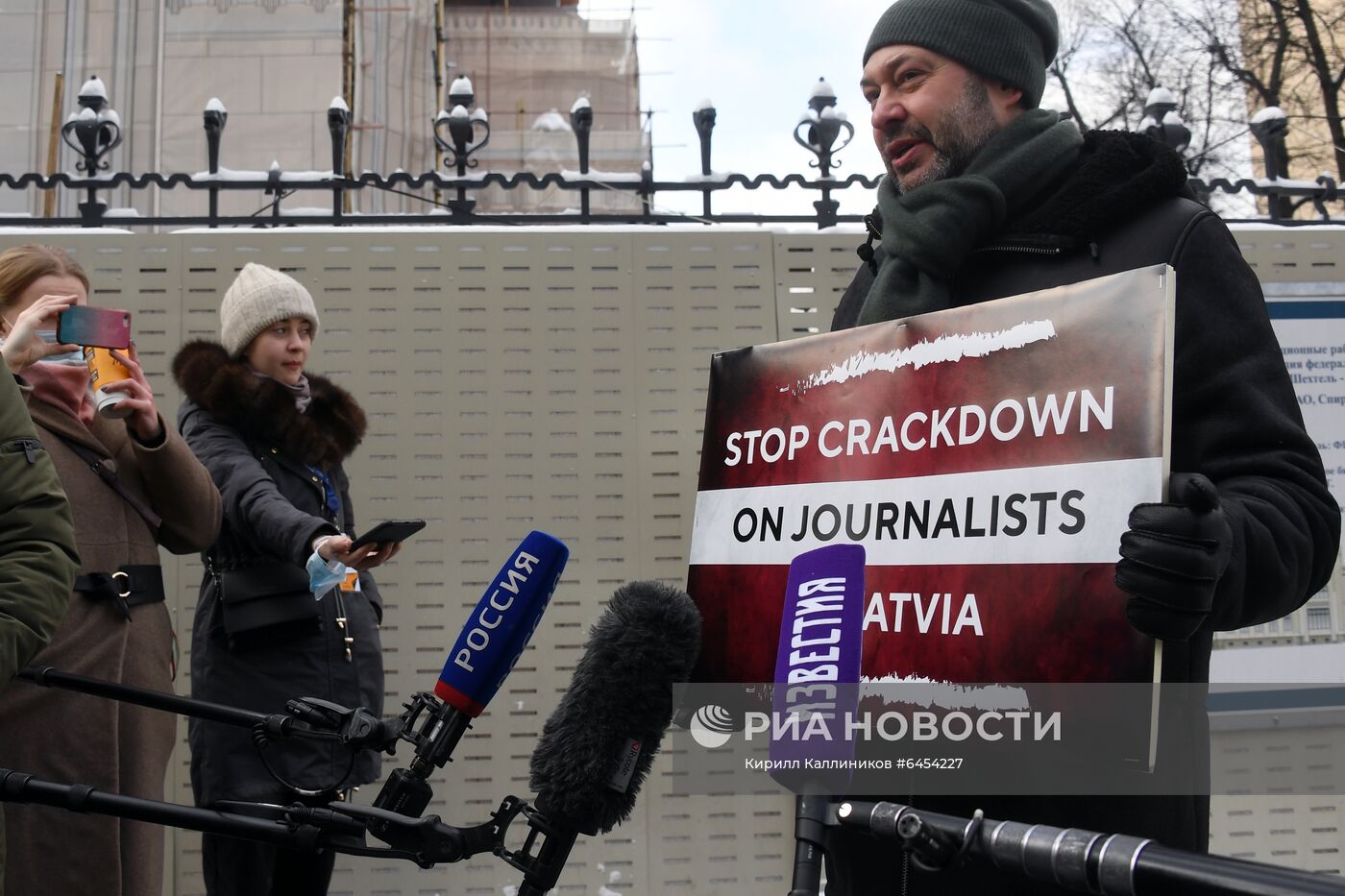 Одиночный пикет в защиту российских журналистов в Латвии