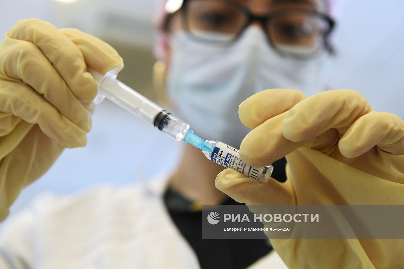 Вакцинация от COVID-19 в аэропорту Шереметьево