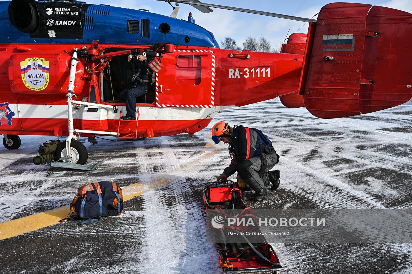 Тренировка спасателей с участием нового пожарного вертолета Ка-32А11ВС