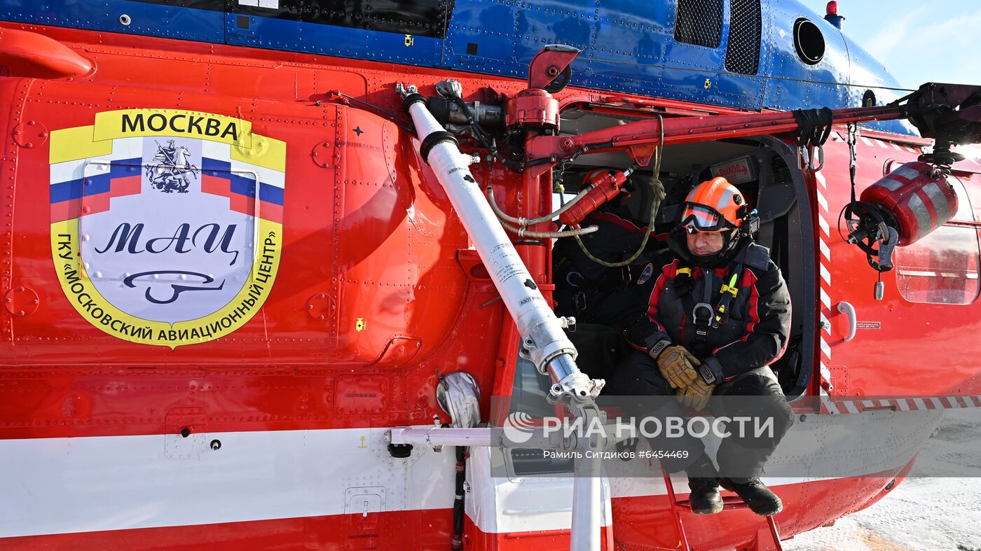 Тренировка спасателей с участием нового пожарного вертолета Ка-32А11ВС