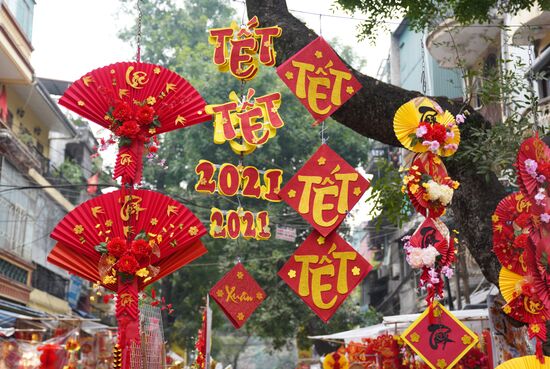 Подготовка к празднованию Нового года по лунному календарю во Вьетнаме