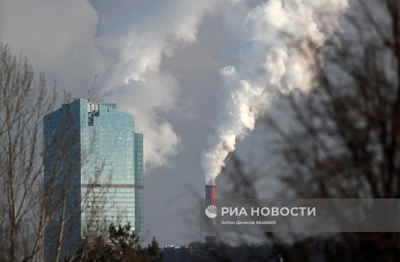 Городские службы приступили к повышению температуры в системе отопления из-за предстоящих морозов.