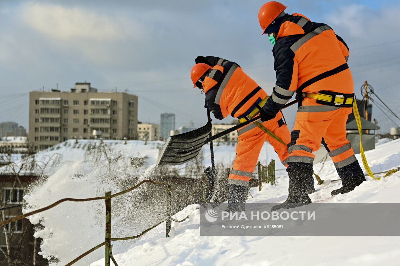 Уборка снега в Москве