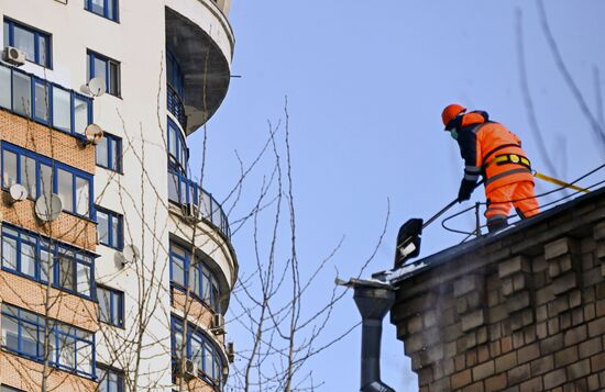 Уборка снега в Москве