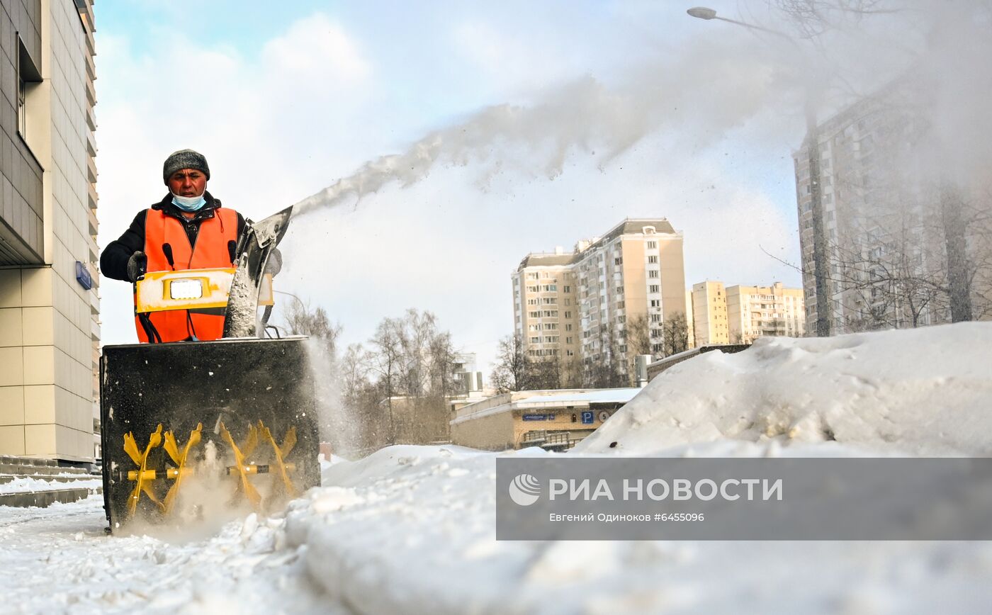 Уборка снега в Москве