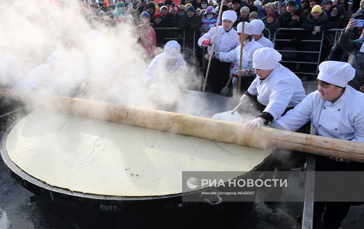 Приготовление гигантского блина в Татарстане