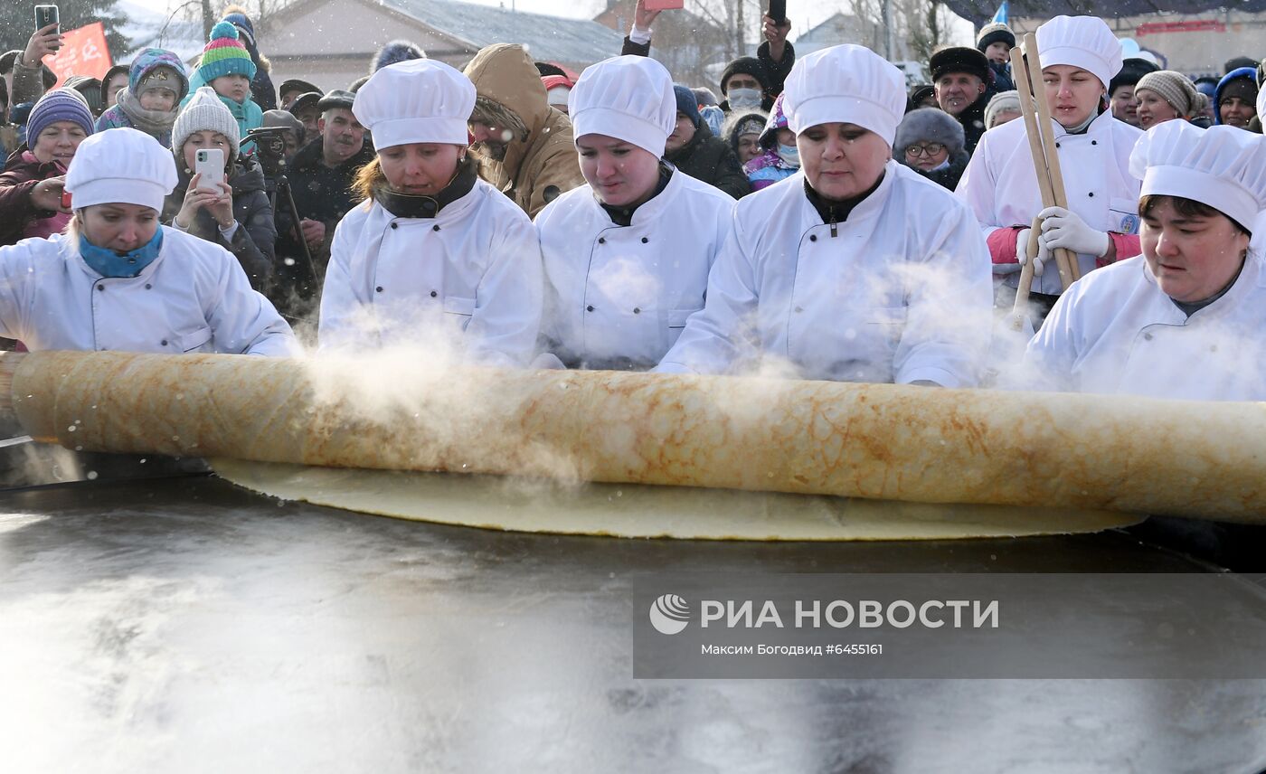 Приготовление гигантского блина в Татарстане Приготовление гигантского блина в Татарстане