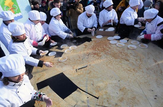 Приготовление гигантского блина в Татарстане