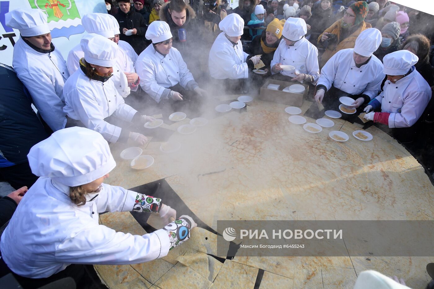 Приготовление гигантского блина в Татарстане