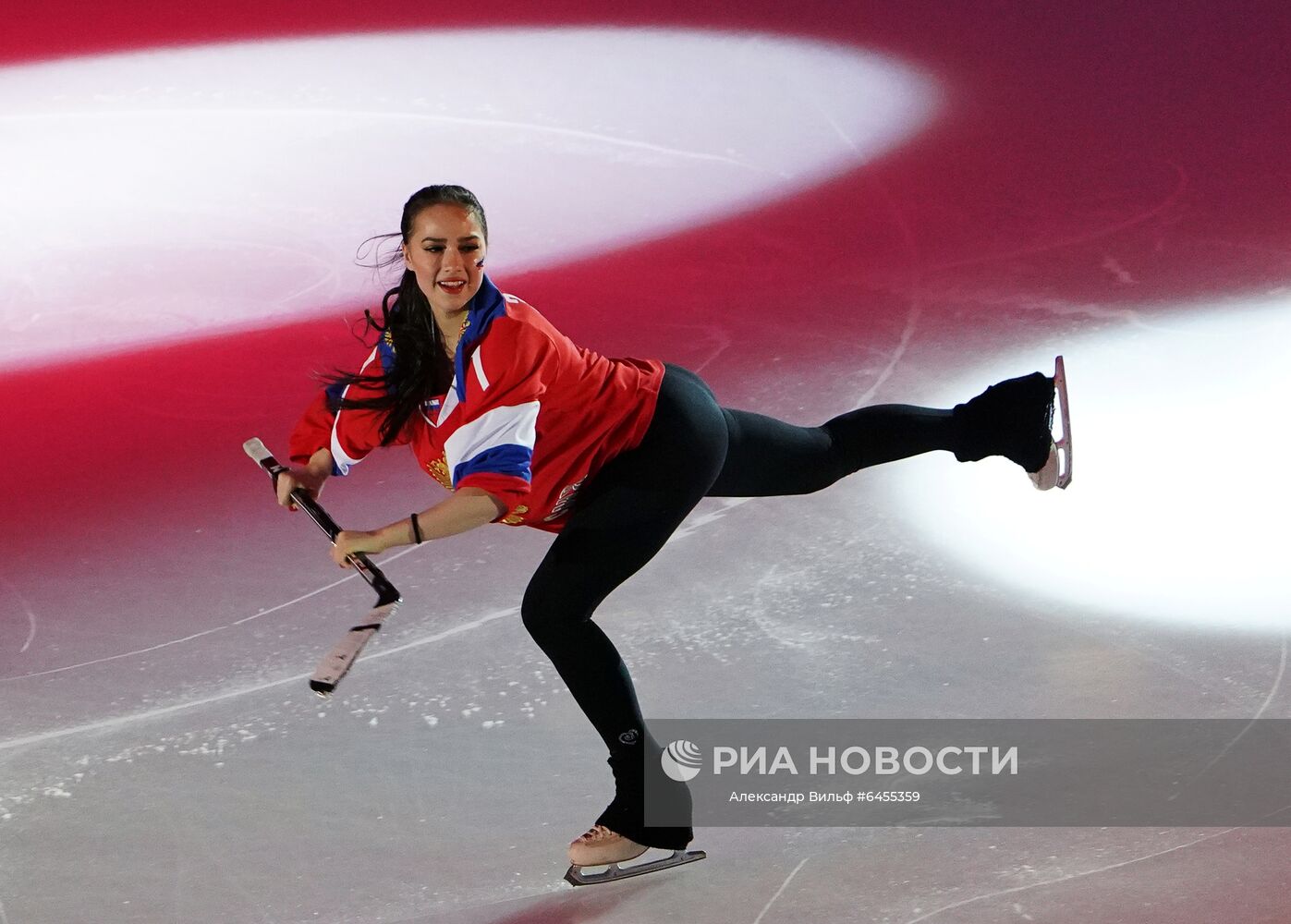 Фигурное новости женщины. Загитова Алина Ильназовна олимпиада 2018. Алина Загитова 2022. Алина Загитова олимпиада 2022. Анна Щербакова Алина Загитова олимпиада.