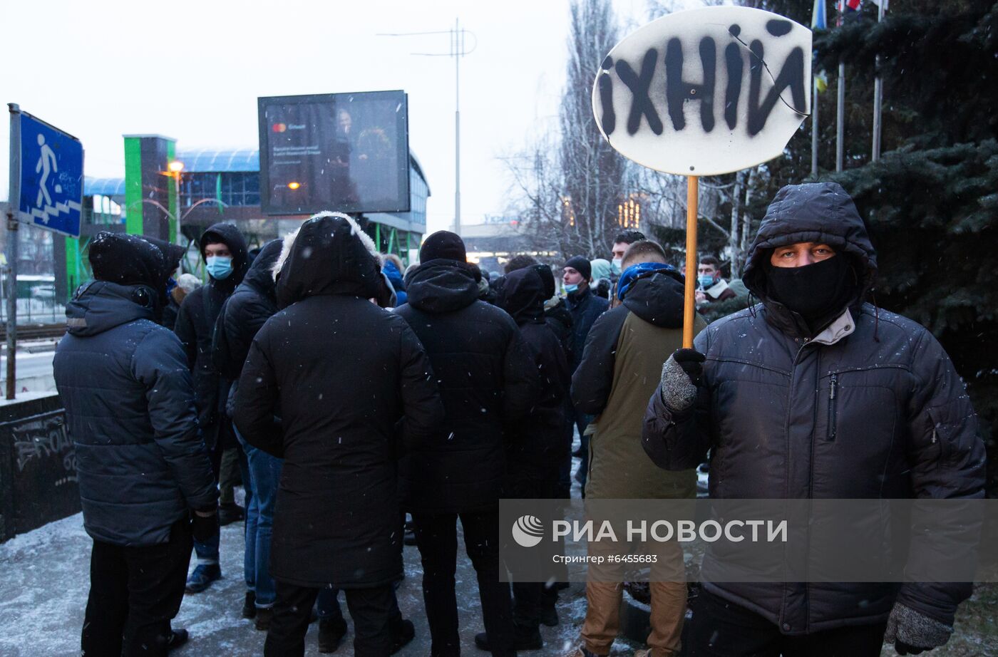 Акция националистов с требованием закрытия телеканала "Наш" в Киеве