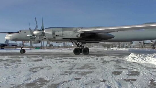 Полет стратегического бомбардировщика-ракетоносца Ту-95МС в Амурской области