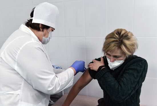 Вакцинация жителей Симферополя от коронавируса