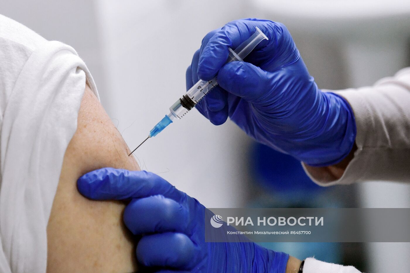 Вакцинация жителей Симферополя от коронавируса